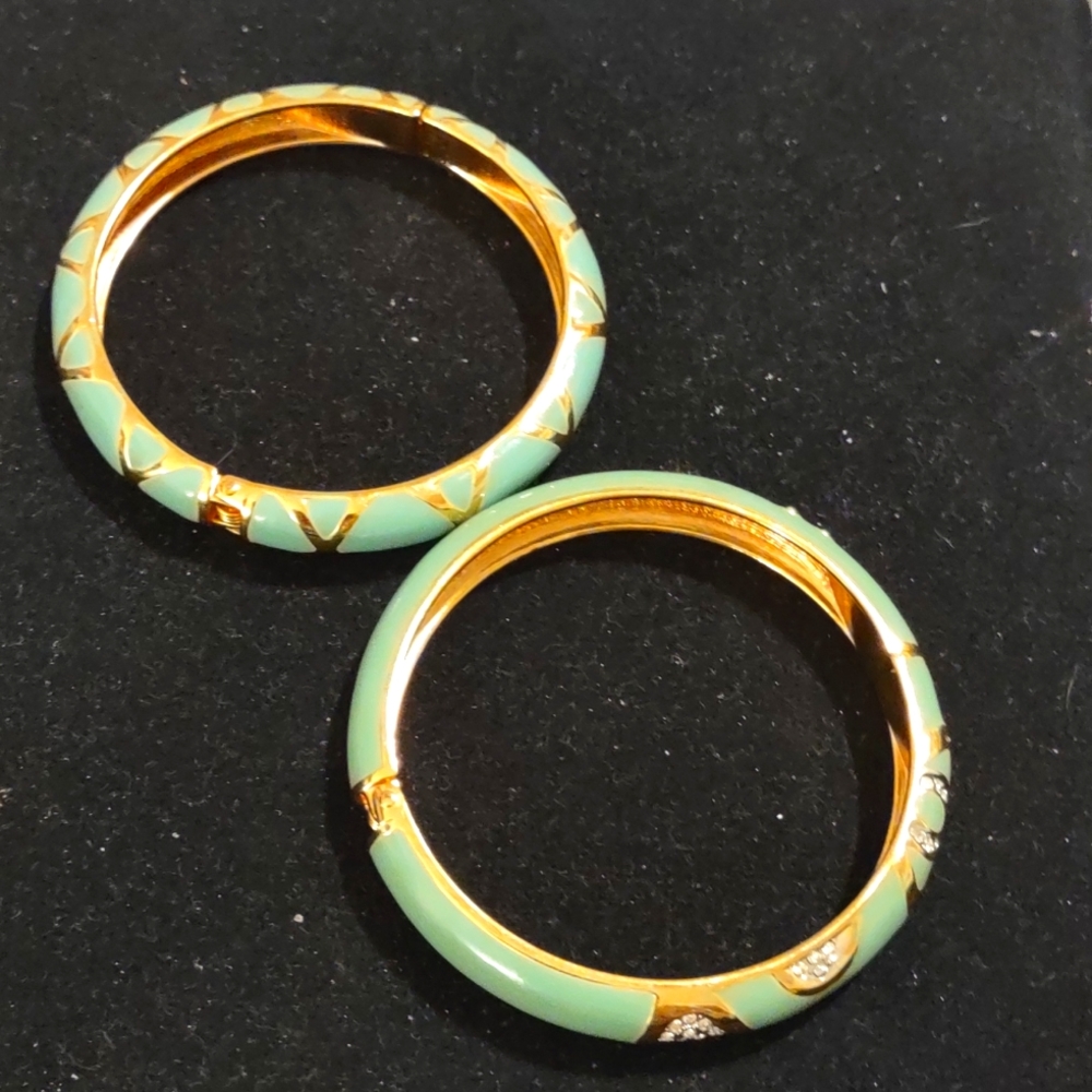 2 PIECE VINTAGE SET OF BANGLE BRACELETS